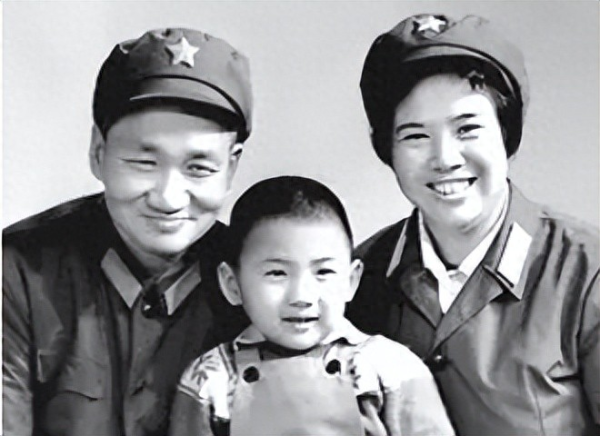 策略联盟 07年，毛岸青病危躺在病床上，临终前他拉着妻子说：我想见毛岸平
